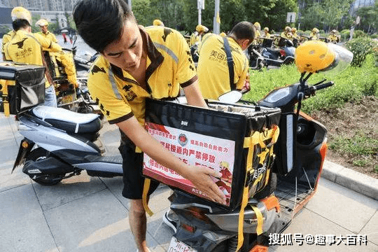 外賣員遇團伙盜竊電纜果斷報警獲獎勵