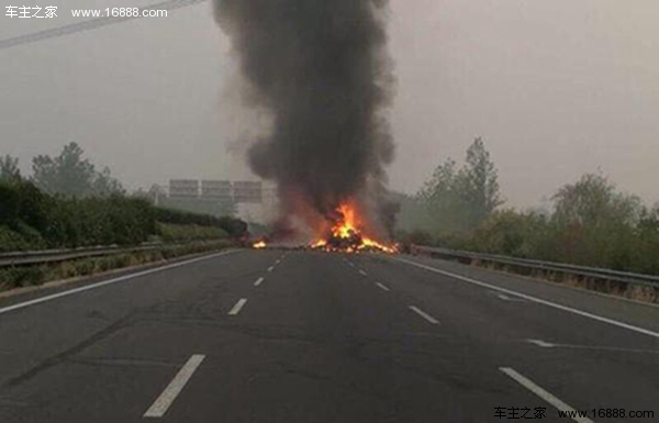 沈海高速多車追尾有車起火爆燃