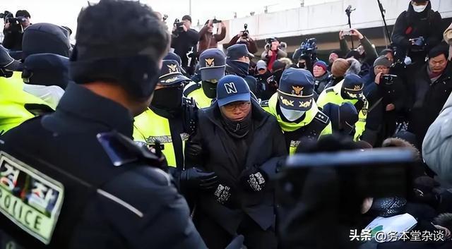 逮捕尹錫悅人員同警衛(wèi)發(fā)生肢體沖突