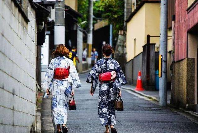 新奧今天最新資料晚上出冷汗,女子穿和服在南京景區拍照遭怒懟